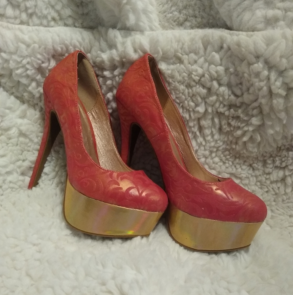 Shoe Republica Red and Gold Pumps
